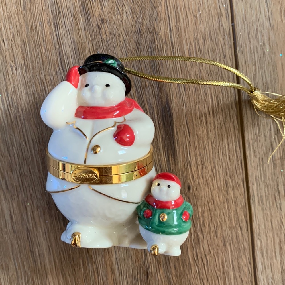 Lenox Snowman Christmas ornament euc opens for a small treasure to be kept ❤️